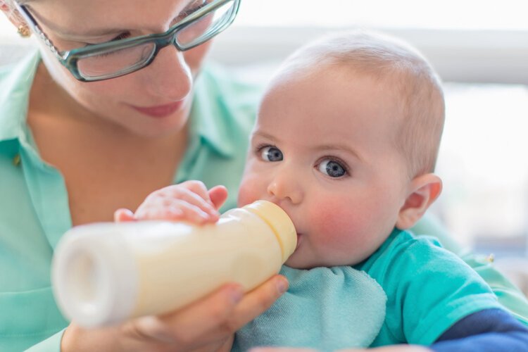 武汉供卵机构qq群：如果您的宝宝吸收了太多的牛奶，这将影响其发育。因此，在以下情况下要减少母乳喂养。(图2)